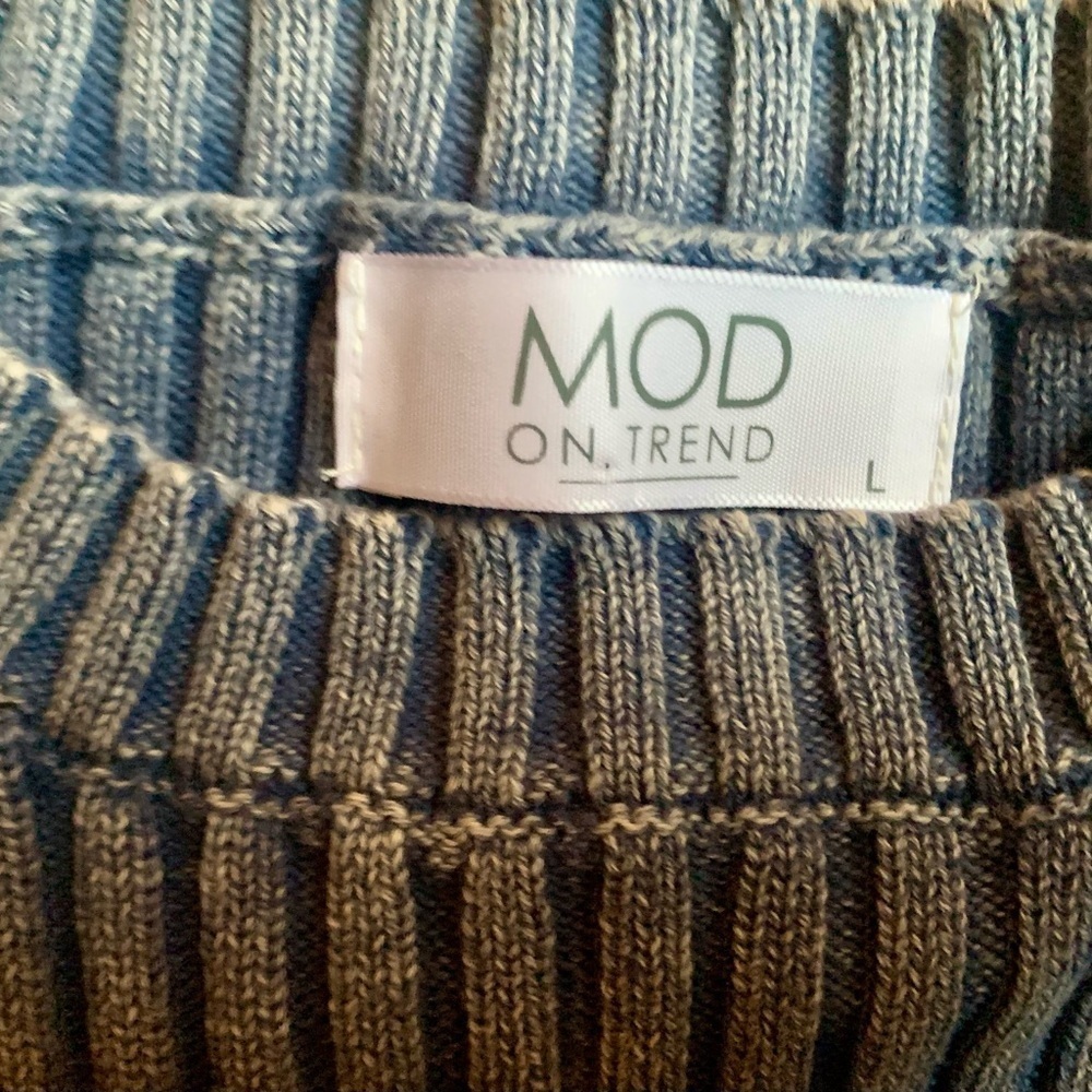 Mod On Trend Women's Blue Ribbed Tank Top - Picture 2 of 7